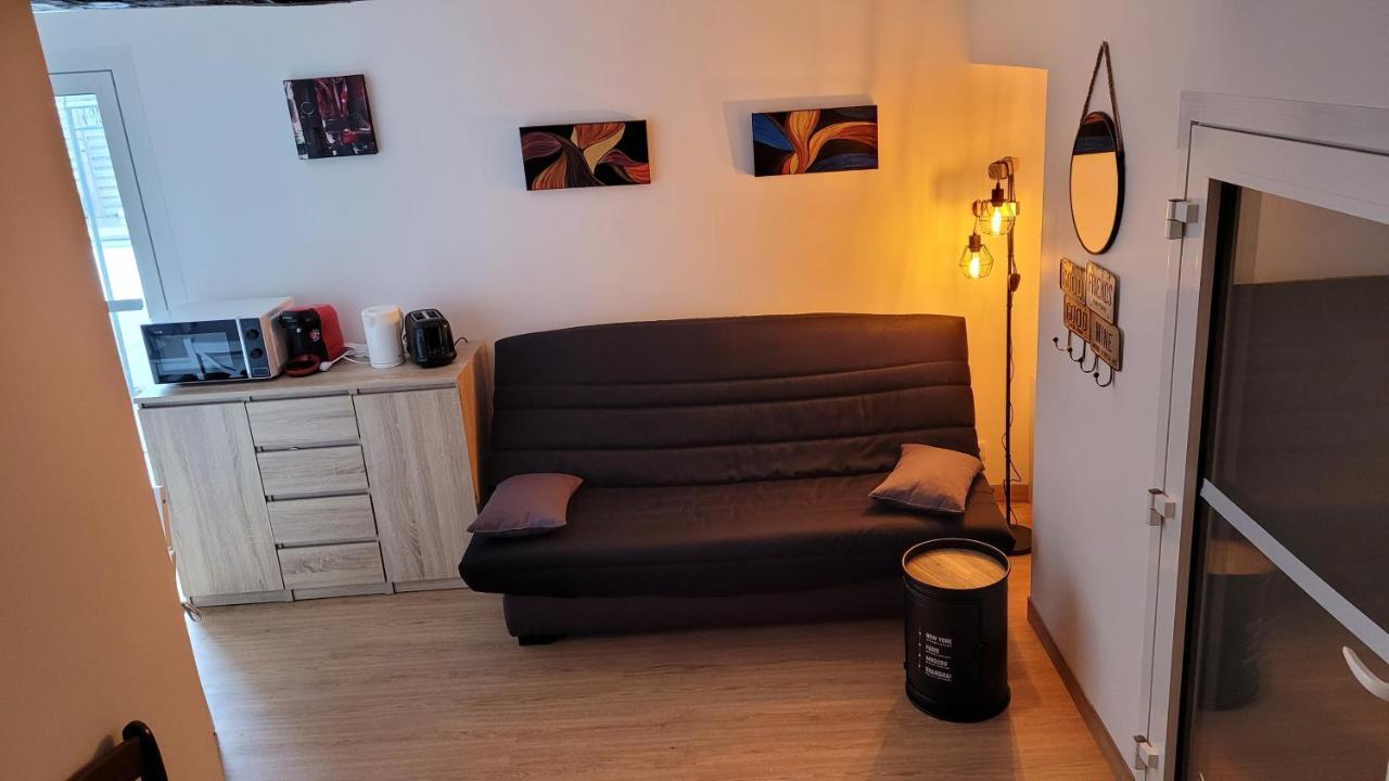 Gite Le Petit Doue Bressuire Bagian luar foto